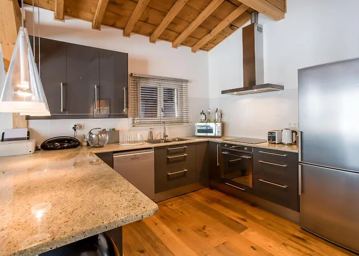 Le Bartavel - Year * Шамоні